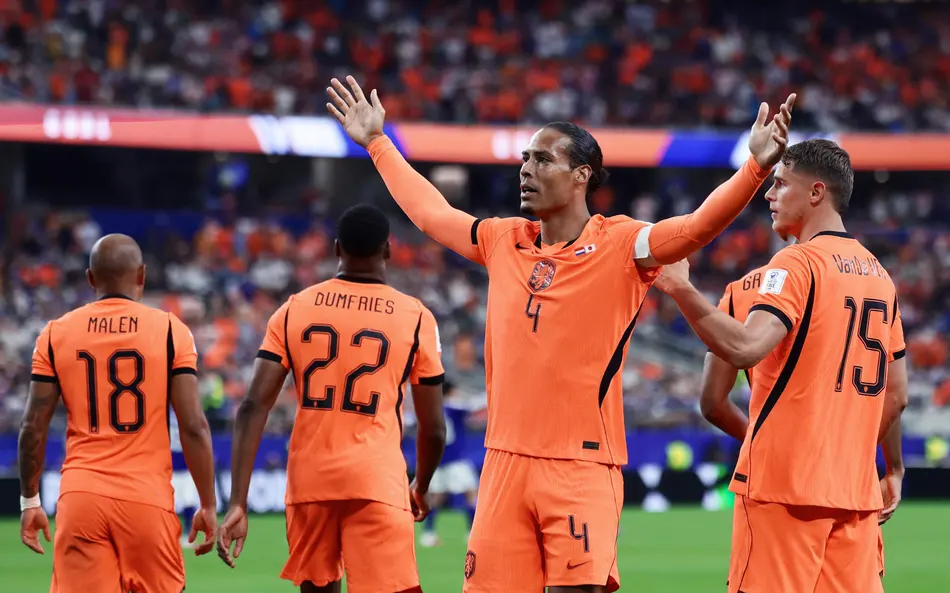 A Holanda vence a tunisia e sua classificação para as oitavas de final tunisia 1 x 3 holanda
